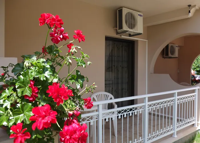 Toula\'S Apartments