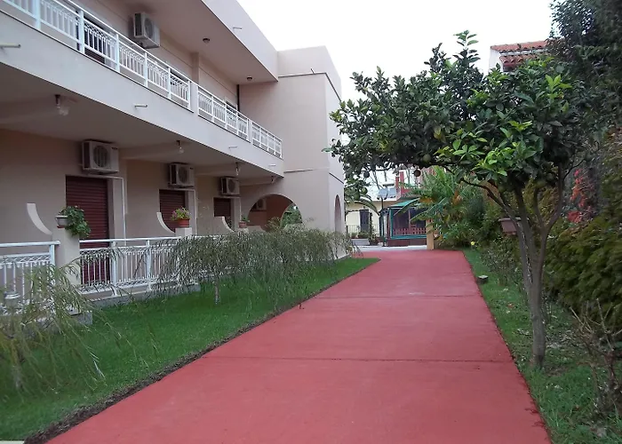 Toula\'S Apartments